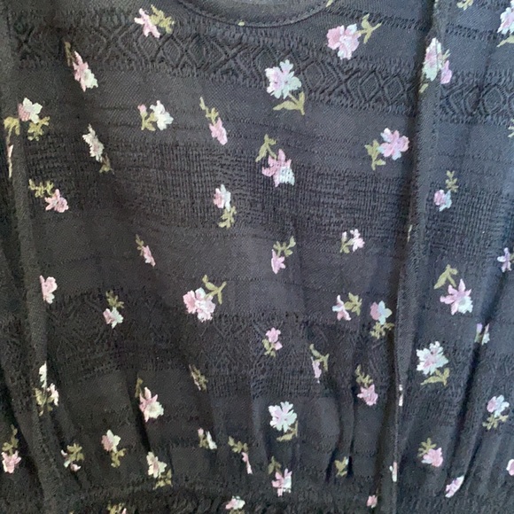 AE smocked puffy sleeve crop top - Picture 3 of 3